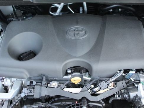Certified 2026 Toyota Sienna XLE FWD image 53