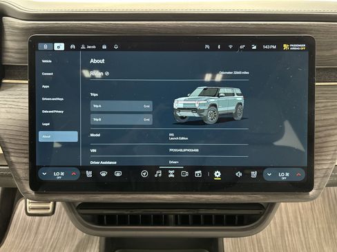 Used 2023 Rivian R1S Launch Edition image 29