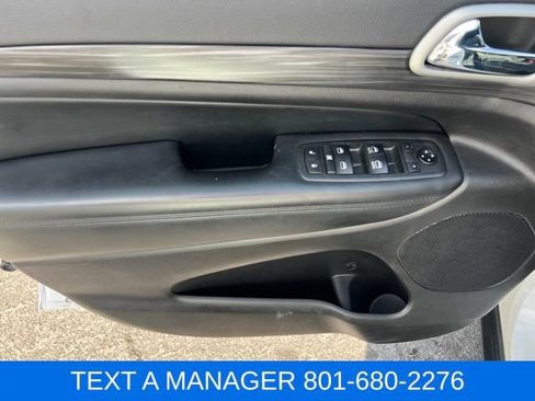 Used 2021 Jeep Grand Cherokee Laredo w/ Security & Convenience Group AWD/4WD image 14