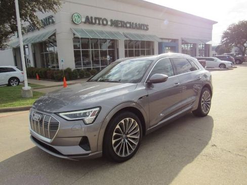 Used 2019 Audi e-tron Prestige w/ Prestige Package image 1