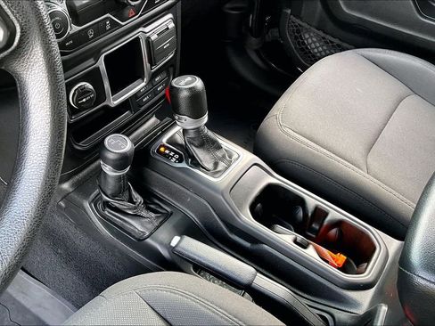 Used 2022 Jeep Wrangler Unlimited Sport image 15