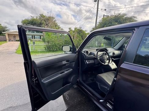 Used 2009 Scion xB FWD image 5
