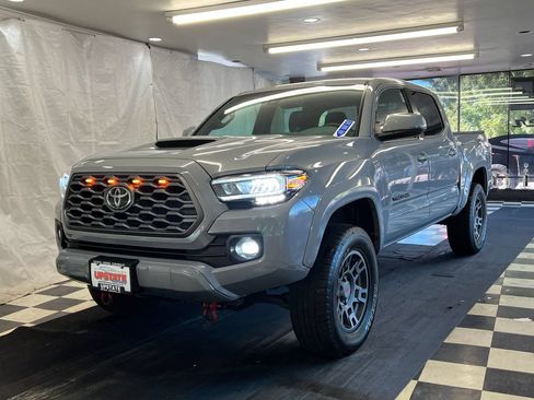Used 2021 Toyota Tacoma TRD Sport w/ Technology Package AWD/4WD image 3