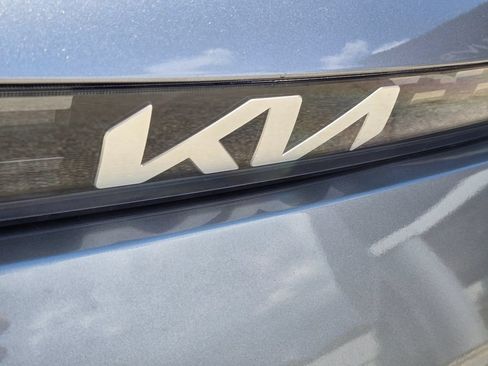 Certified 2025 Kia Soul LX w/ LX Technology Package FWD image 5