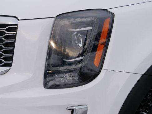 Certified 2021 Kia Telluride EX w/ Towing Package image 16