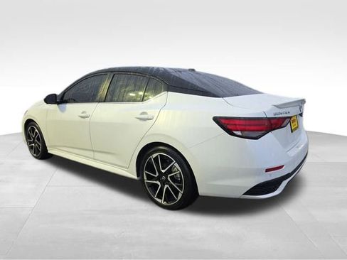 Used 2024 Nissan Sentra SR w/ SR Premium Package image 8