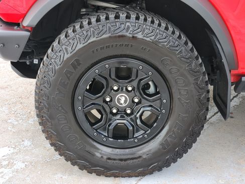 Used 2023 Ford Bronco Wildtrak AWD/4WD image 14