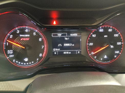 Used 2025 Chevrolet Trax RS w/ Sunroof Package FWD image 23