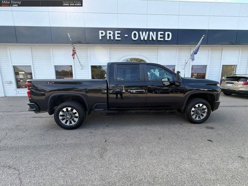 Used 2022 Chevrolet Silverado 2500 Custom w/ Custom Value Package AWD/4WD image 4