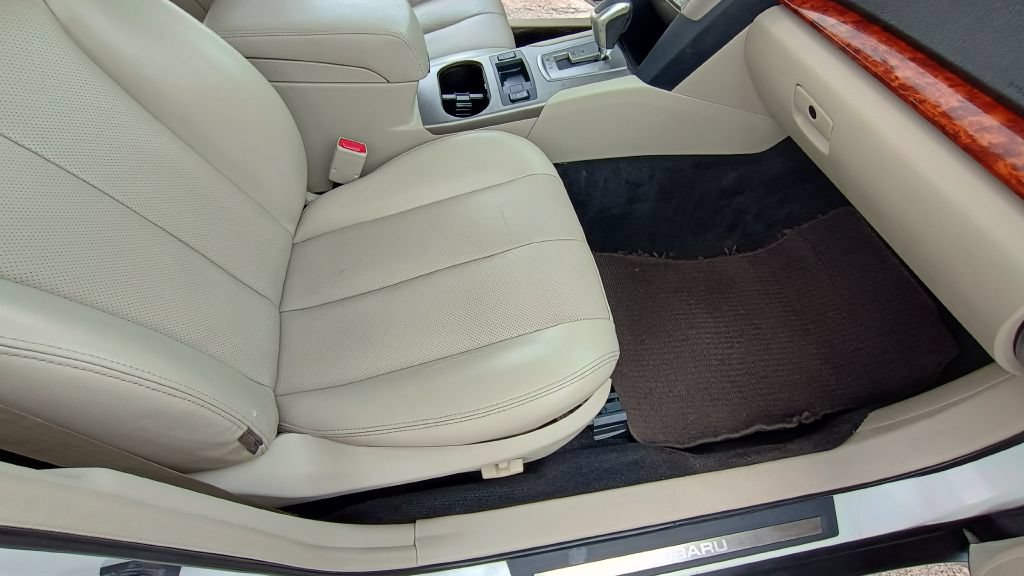 Used 2011 Subaru Outback 3.6R Limited w/ PWR Moonroof Pkg AWD/4WD image 21