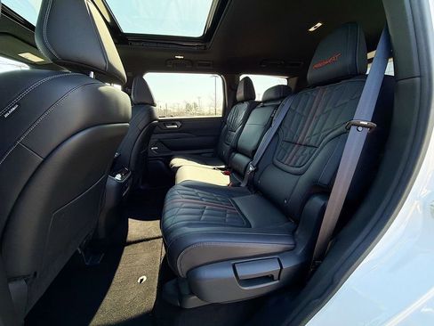 Used 2025 Nissan Armada PRO-4X w/ Pro-4X Premium Package image 31