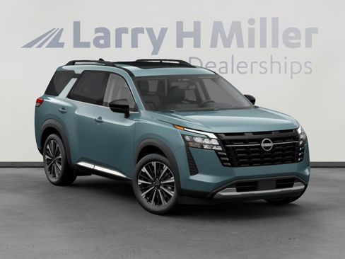 New 2026 Nissan Pathfinder Platinum w/ Cargo Package FWD image 3