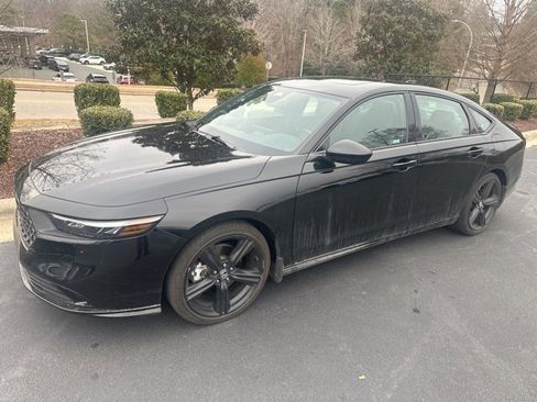 Used 2023 Honda Accord Sport image 2