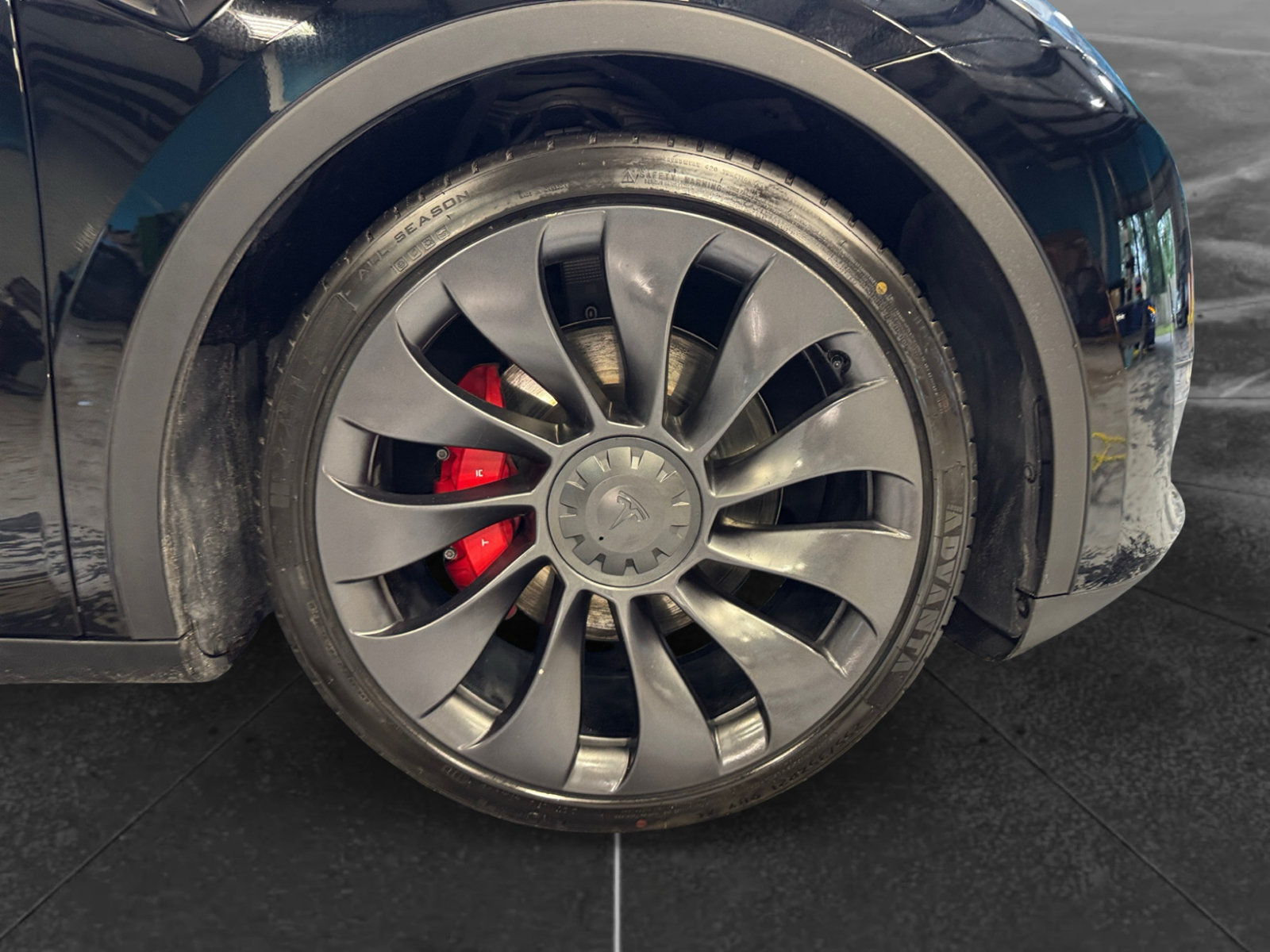 Used 2024 Tesla Model Y Performance AWD/4WD image 32
