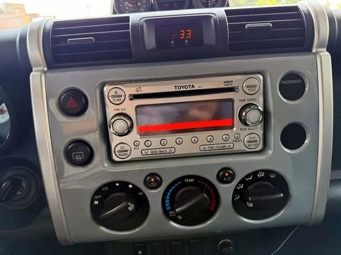 Used 2013 Toyota FJ Cruiser 4WD image 17