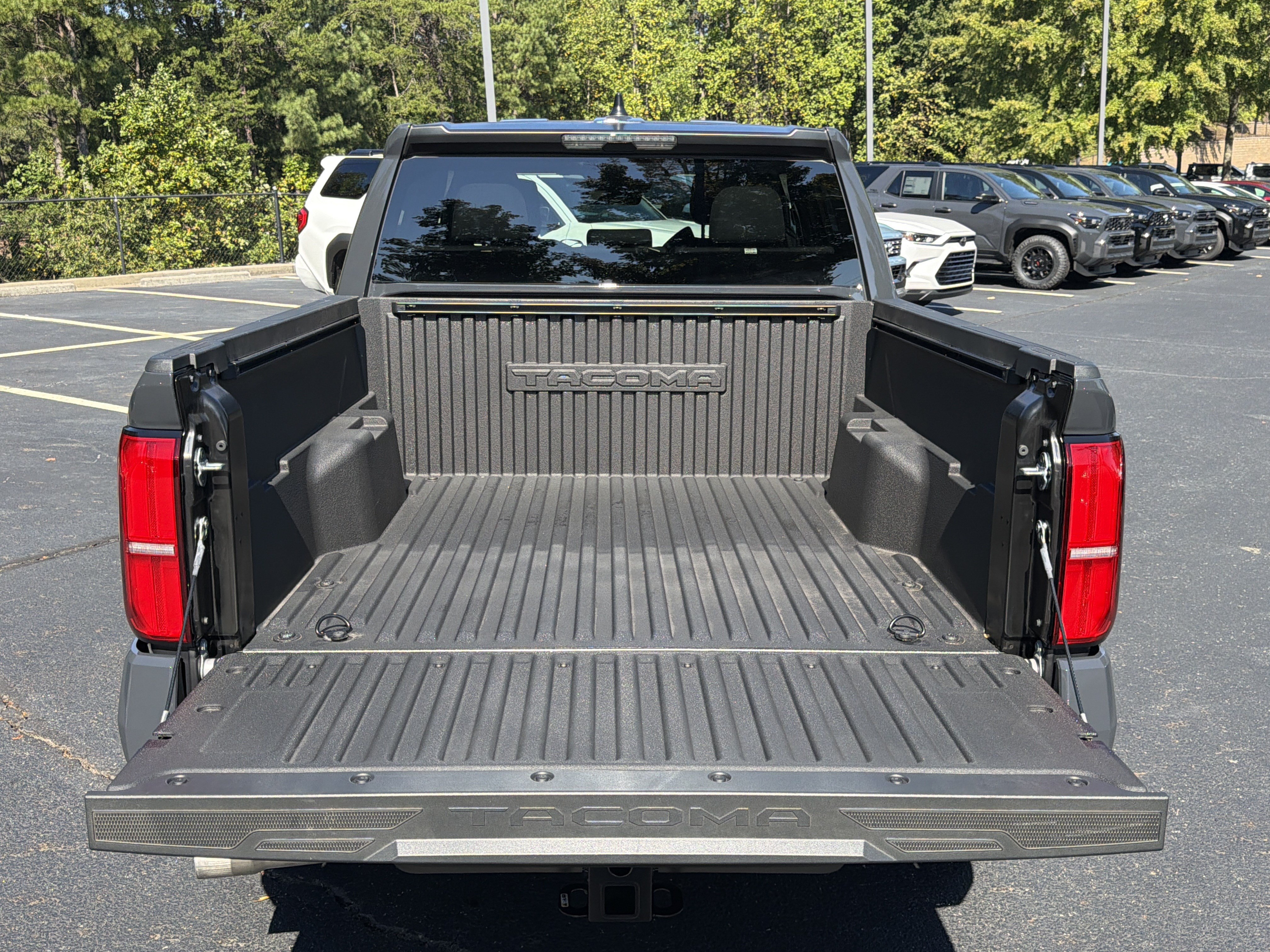 Used 2024 Toyota Tacoma SR5 AWD/4WD image 18