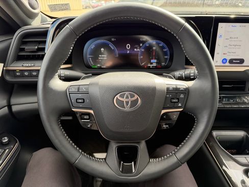 Certified 2025 Toyota Crown Signia image 13