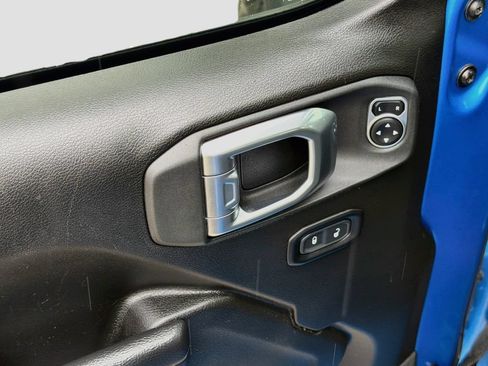 Used 2024 Jeep Wrangler Unlimited Sport AWD/4WD image 18