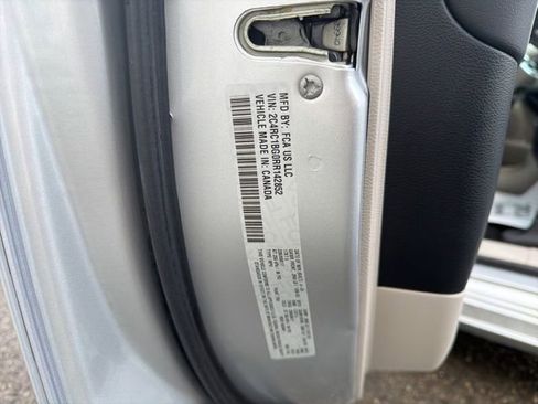 Used 2024 Chrysler Pacifica Touring-L image 27