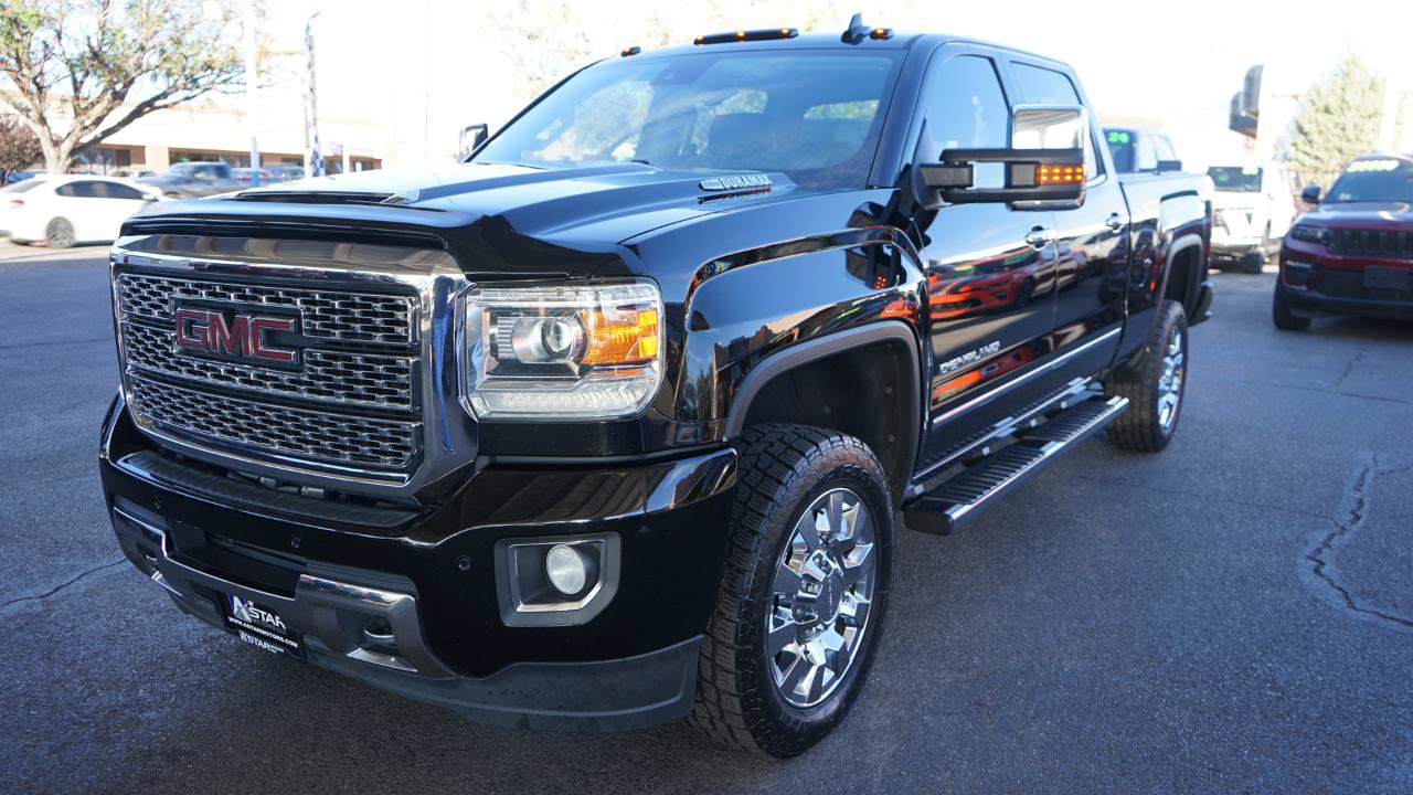 Used 2019 GMC Sierra 2500 Denali w/ Duramax Plus Package AWD/4WD image 7