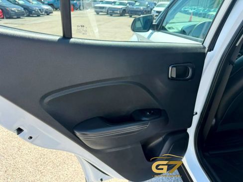 Used 2023 Hyundai Venue Limited FWD image 19