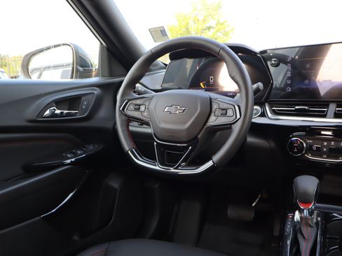 Used 2026 Chevrolet Trax RS w/ Sunroof Package FWD image 12
