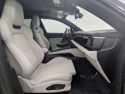 Certified 2025 Porsche Macan Electric RWD image 22