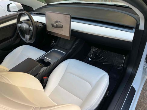 Used 2023 Tesla Model 3 Standard Range image 9