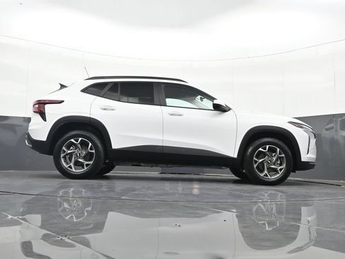 Certified 2025 Chevrolet Trax LT FWD image 34