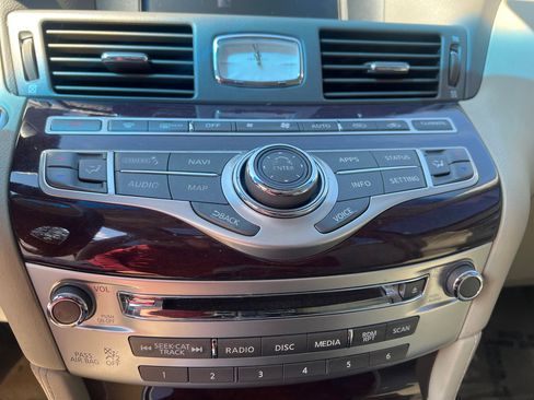 Used 2019 INFINITI Q70 Luxe image 28