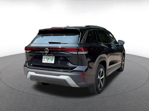 Used 2026 Volkswagen Tiguan SE FWD image 11