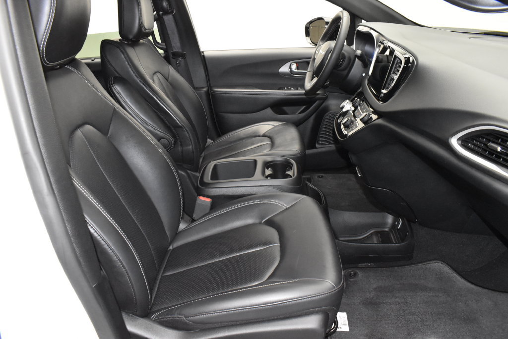 Used 2025 Chrysler Pacifica Select FWD image 25