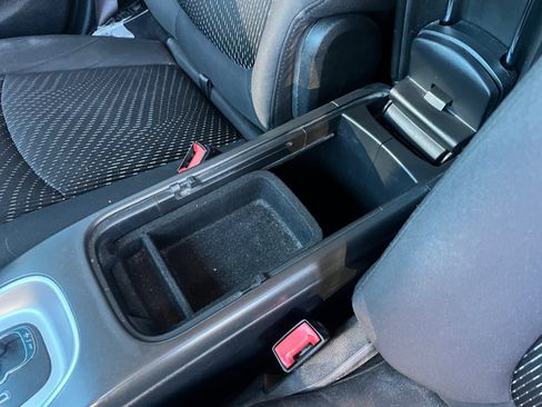 Used 2015 Dodge Journey SXT w/ Flexible Seating Group image 15