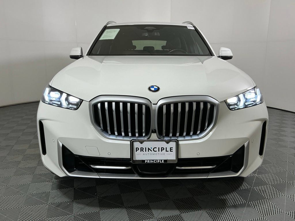 Certified 2024 BMW X5 xDrive40i w/ Premium Package AWD/4WD image 3