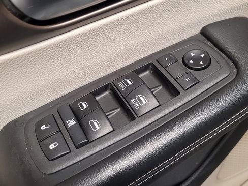 Used 2021 Chrysler Voyager Lxi FWD image 27