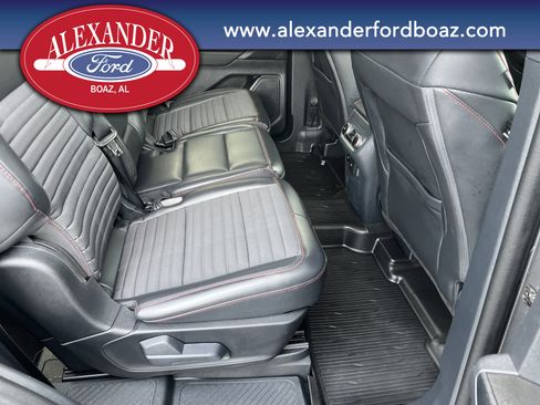 Used 2025 Ford Explorer ST-Line w/ ST-Line Street Pack image 18