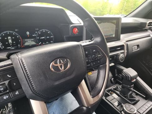 Certified 2025 Toyota 4Runner TRD Off-Road AWD/4WD image 35
