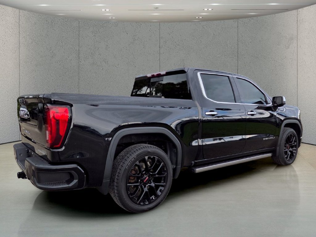 Used 2023 GMC Sierra 1500 Denali w/ Denali Carbonpro Edition AWD/4WD image 4
