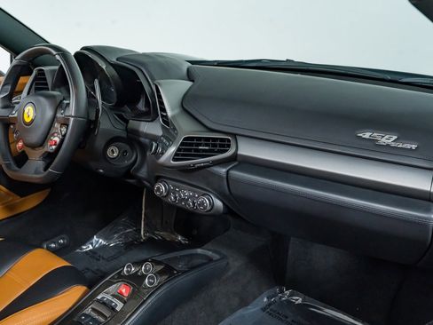 Used 2014 Ferrari 458 Spider image 33