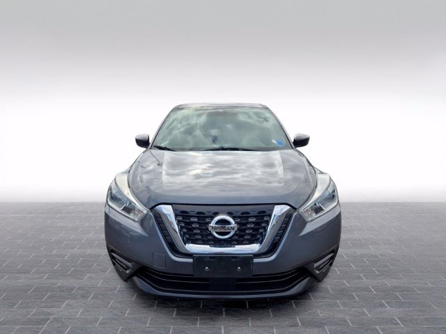 Used 2020 Nissan Kicks S FWD image 2