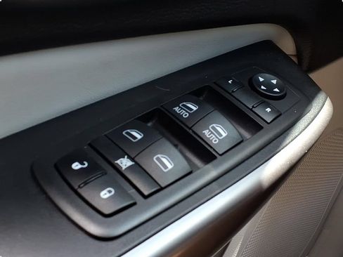 Used 2022 Jeep Cherokee Limited w/ Elite Package AWD/4WD image 21