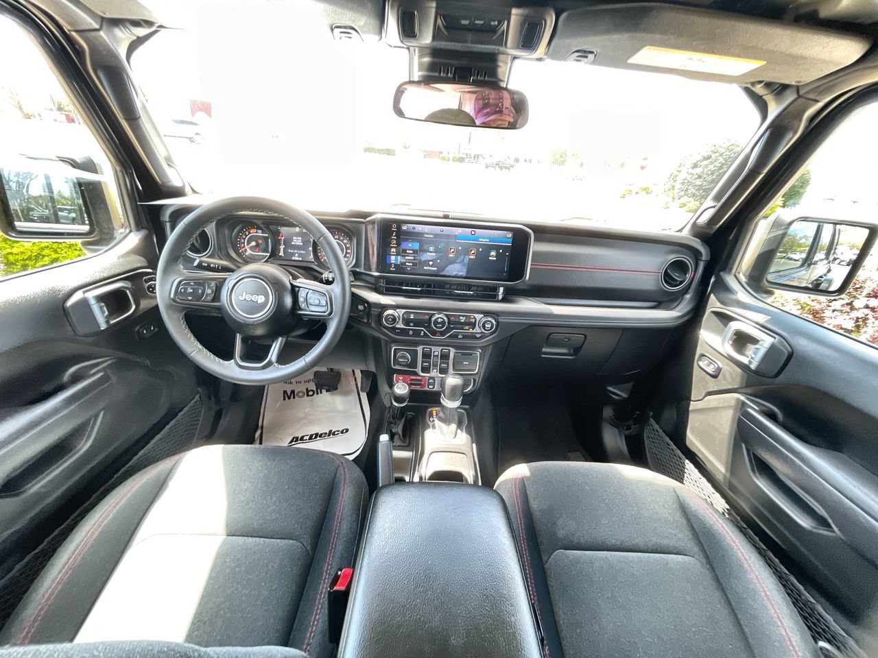 Used 2025 Jeep Wrangler Unlimited Rubicon AWD/4WD image 19