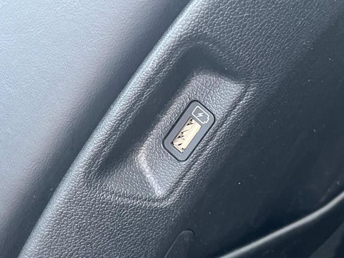Used 2022 Kia Sorento S FWD image 19