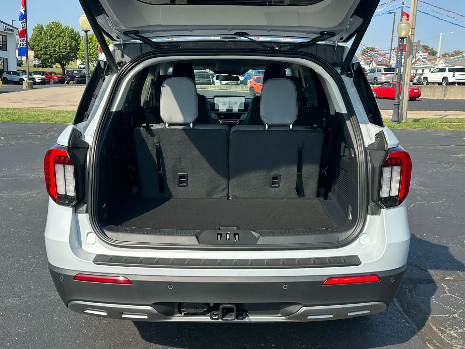 New 2026 Ford Explorer Active w/ Active Comfort Package AWD/4WD image 4
