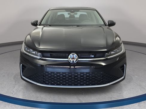 Certified 2025 Volkswagen Jetta SE w/ Sunroof Package FWD image 2