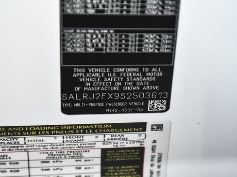 Used 2025 Land Rover Discovery S image 20