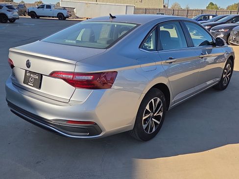 Used 2024 Volkswagen Jetta S image 5