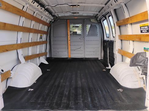 Used 2016 GMC Savana 2500 image 12