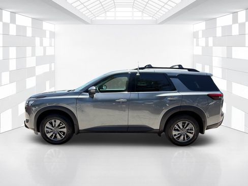 Certified 2025 Nissan Pathfinder SV w/ SV Premium Package FWD image 4