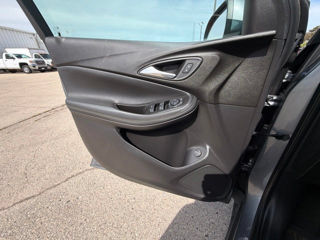 Used 2022 Buick Encore GX Select AWD/4WD image 8